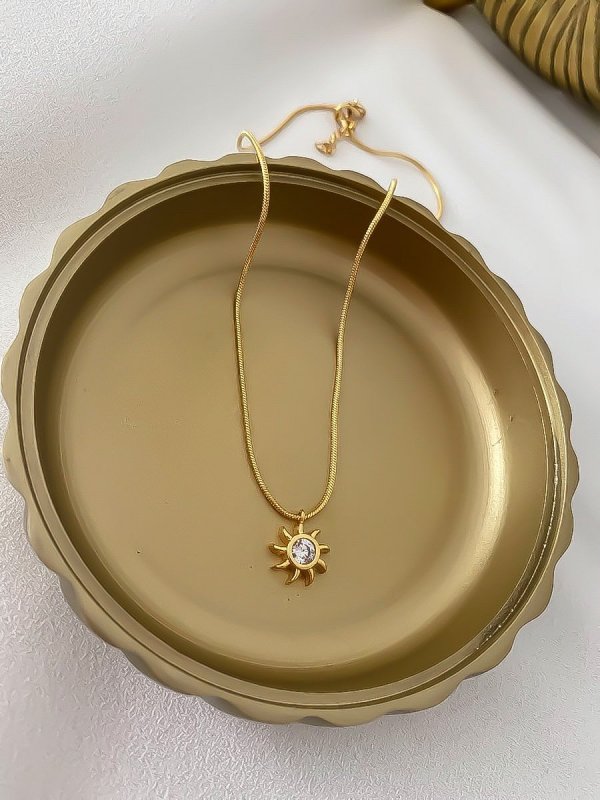 İtalyan Zincirde Zirkon Taş Detay Güneş Kolye (37 cm)