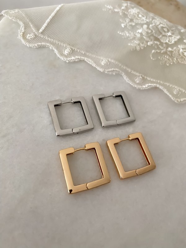 Özel Seri Kare Plaka Halka Küpe ( İç çapı: 2 cm)