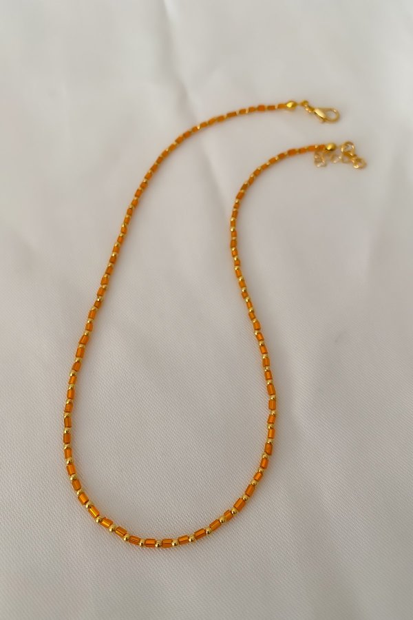 Turuncu Cam Boru Boncuk Gold Detay Kolye (42cm)