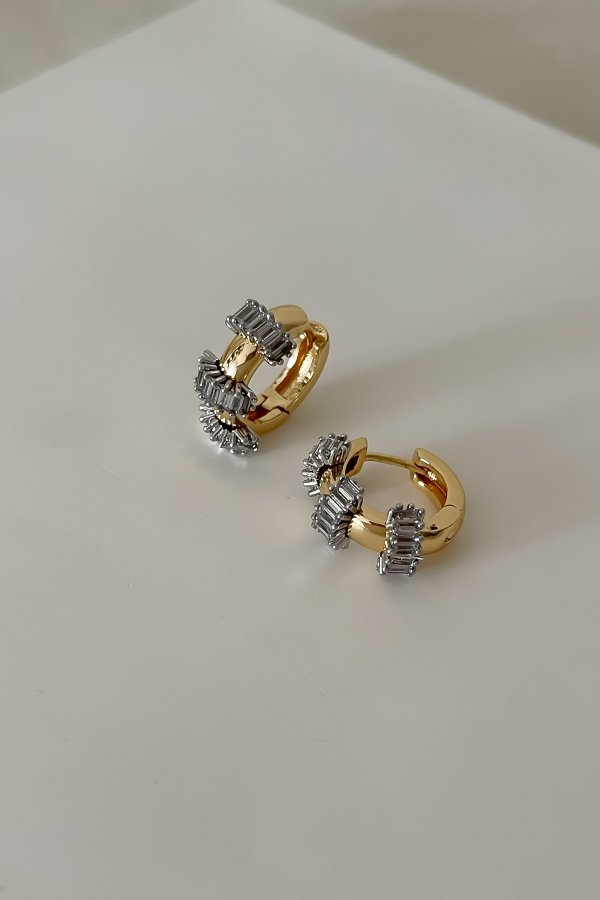 Gümüş Kaplama Gold Üzeri Gümüş Baget Taş Biyeli Halka Küpe (İç Çap:17mm)