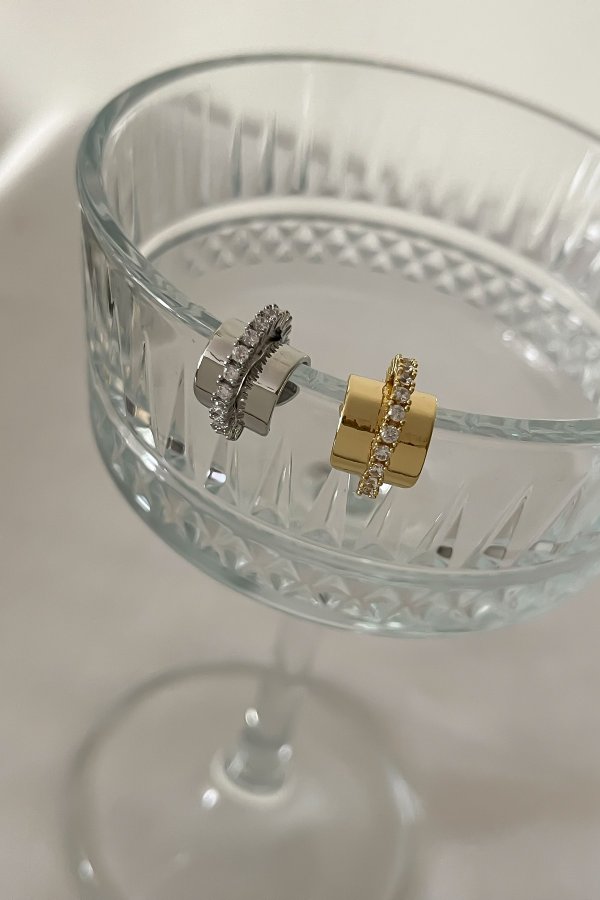 Plaka Üzeri Halka Zirkon Taşlı Kıkırdak Küpe