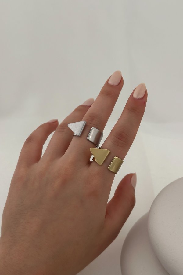 Özel Seri Geniş Plaka Önden Ayarlanabilir Üçgen Detay Yüzük