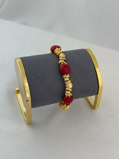 Gold Halka Ve Çiçek Figür Biyeli Kırmızı Mayorka Bileklik (21 Cm)