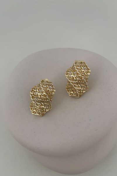Gold Desenli Kıvrım Plaka Küpe