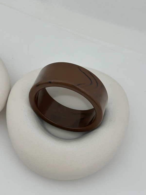 Kahve Renk Hareli Kemik Model Kelepçe Bileklik (6.7 Cm)