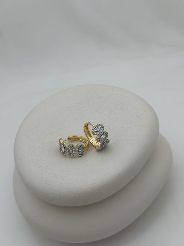 Özel Seri Zirkon Taşlı Oval Figür Sıralı Halka Küpe (İç Çap:1.7 Cm)
