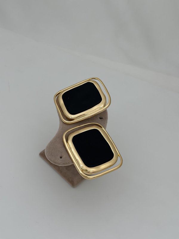 Marka Model Siyah Mineli Dikdörtgen Model Plaka Kenar Küpe