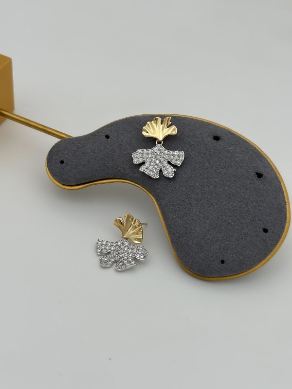 Özel Seri Gold Plaka Detay Zirkon Taşlı Yaprak Model Küpe.