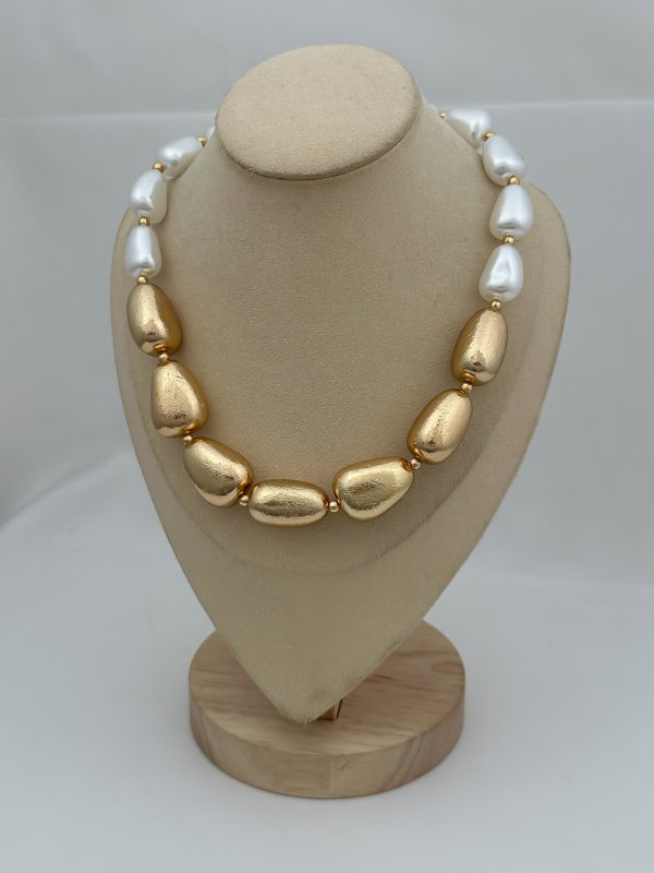 Asimetrik Mat Tırtıklı Gold Plaka Ve İnci Sıralı Kolye (52cm)