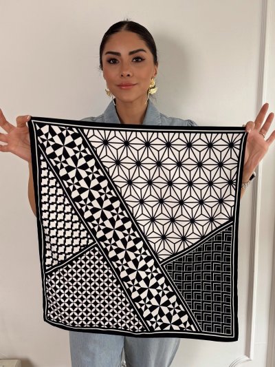 Siyah Beyaz Çiçek Desenli Fular ( 50 * 50 )