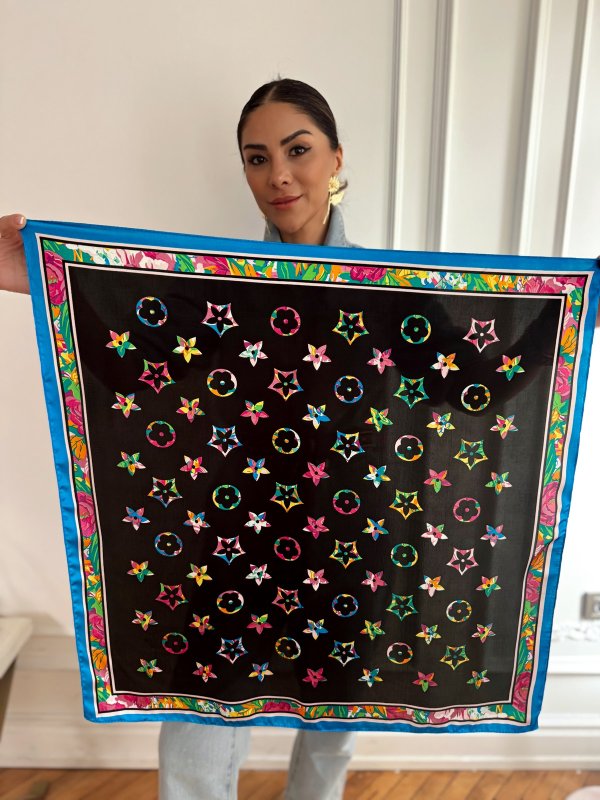 Siyah Mavi Renk Desenli Marka Model Fular ( 70 * 70 )