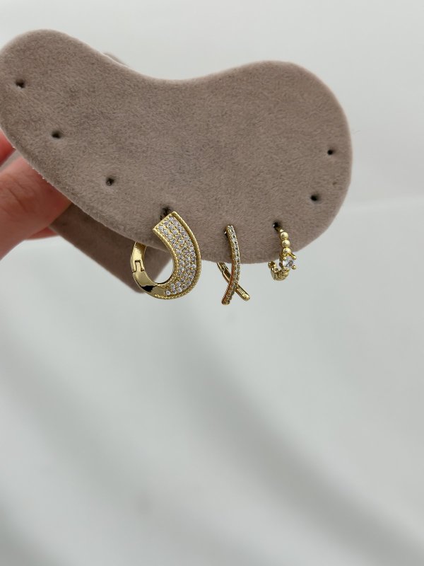 Özel Seri Zirkon Taşlı Kıvrımlı Halka Model Üçlü Set Küpe