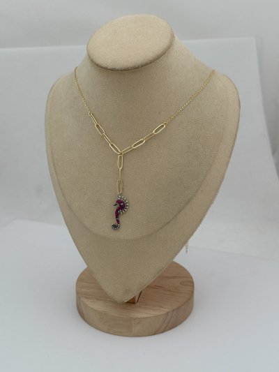 Özel Seri Fuşya Taşlı Deniz Atı Figür Y Model Kolye (56 Cm)