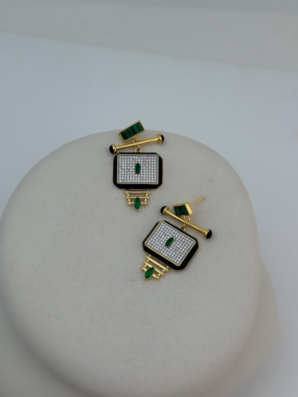 Zirkon Taşlı Yeşil Oval Taş Detay Tasarım Küpe