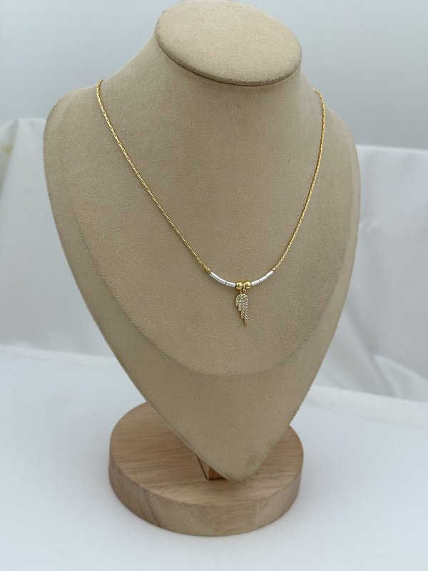 Özel Seri İç İçe Geçmeli İki Renkli Boru Ve Topçuk Plaka Detay Kanat Uç Kolye (49cm)