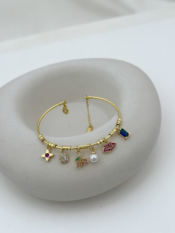 Özel Seri İnci Ve Dudak Figür Çoklu Charm Sallantılı Kelepçe Bileklik