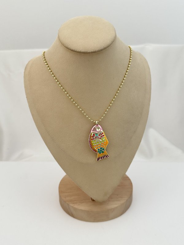 Özel Seri Topçuk Zincirde Pembe Renkli Mineli Kıvrımlı Balık Figür Kolye (57cm)
