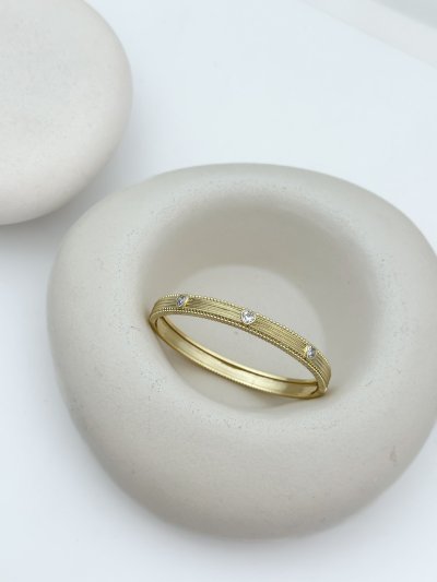 Özel Seri Yatay Plaka İşlemeli Zirkon Taşlı Kalp Bileklik ( İç Çap: 5.3 Cm )