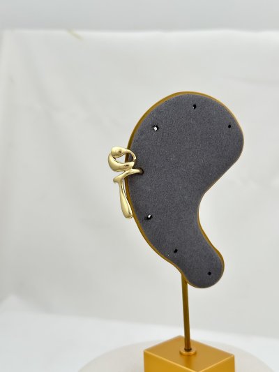 Özel Seri Gold Plaka Tasarım Kıkırdak Küpe ( Sağ Kulak Uyumlu )