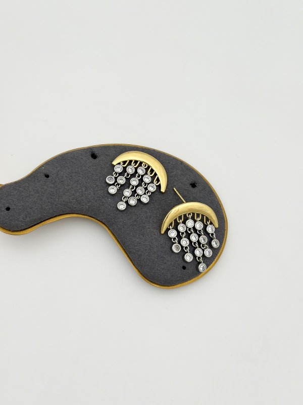 Özel Seri Gold Plaka Gümüş Zirkon Taş Sallantılı Tasarım Küpe