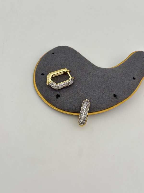 Özel Seri Zirkon Taşlı Oval Halka Küpe