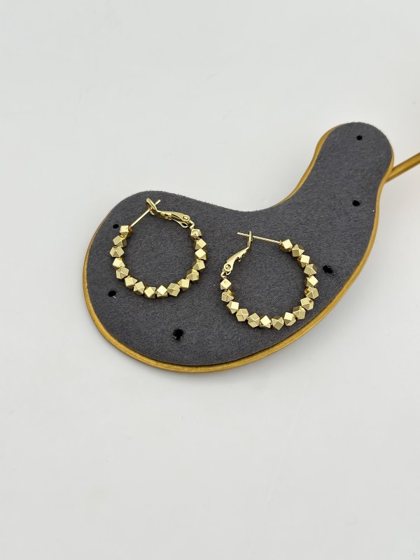 Özel Seri Küp Boncuk Sıralı Küpe ( İç Çap: 1.8 Cm )