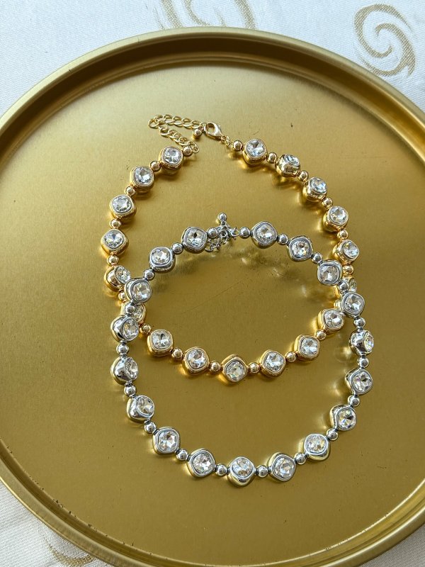 Çift Taraflı Zirkon Taşlı ve Plaka Topçuk Sıralı Choker Kolye