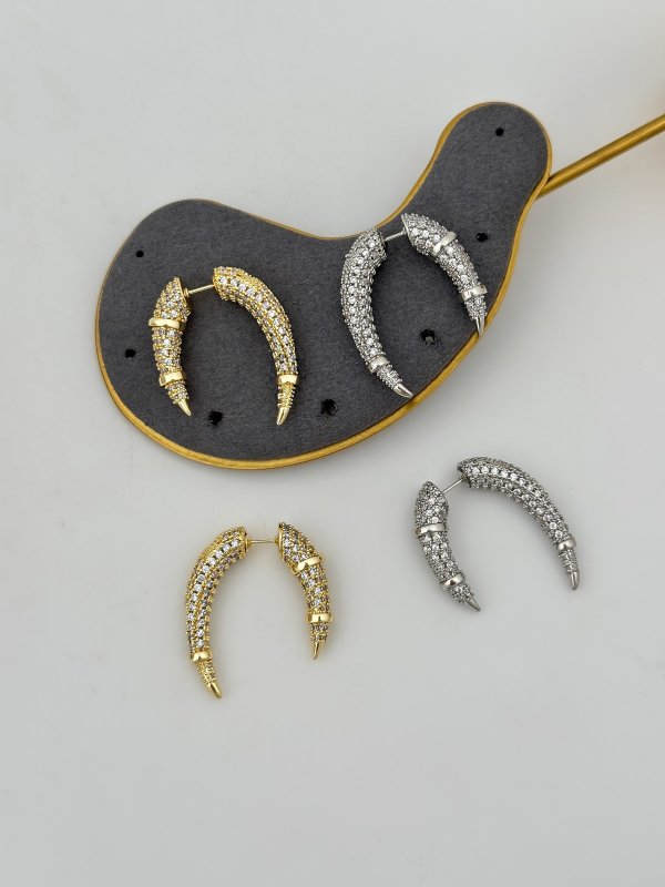 Özel Seri Zirkon Taşlı Çivi Model Tasarım Küpe