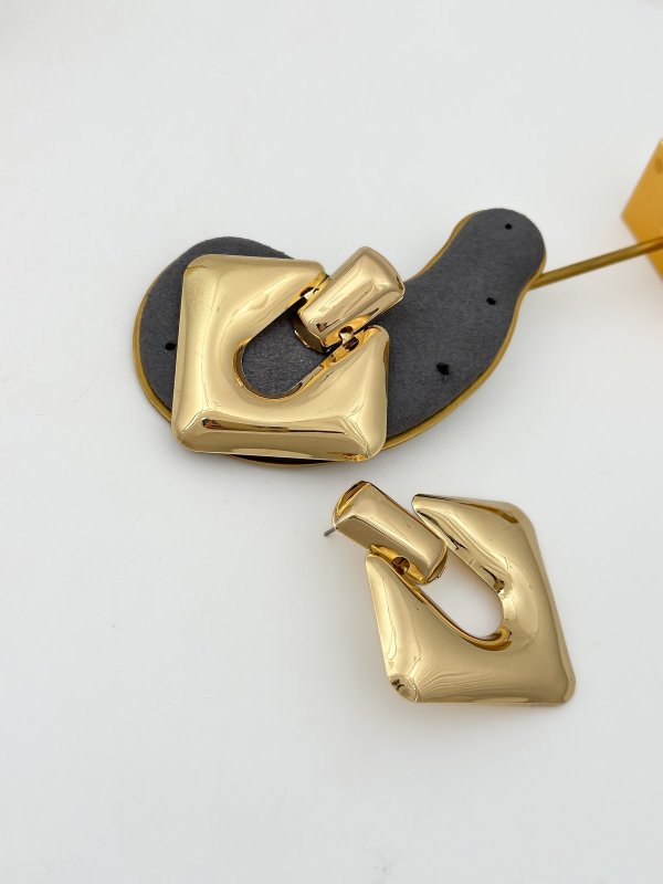 Gold Plaka Yan Kare Model Küpe