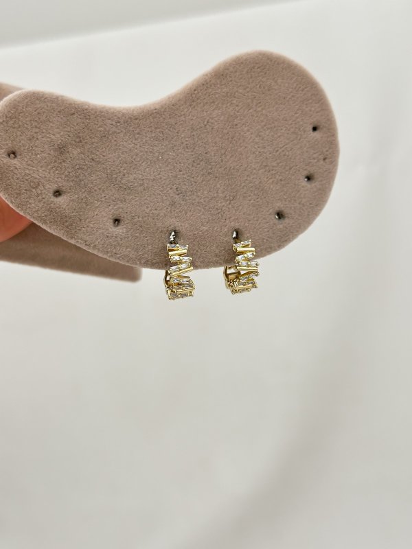 Özel Seri Asimetrik Baget Zirkon Taşlı Halka Küpe ( İç Çap : 1.2 Cm )