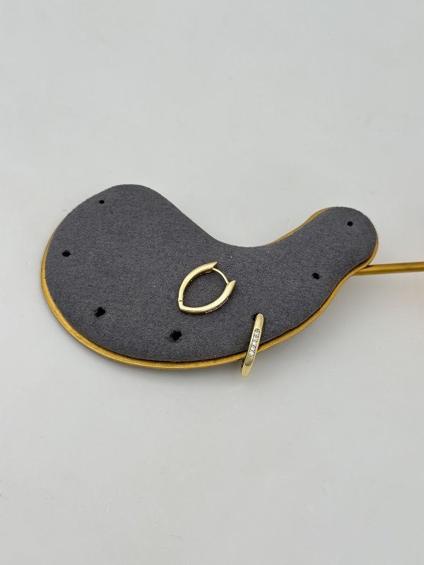 Özel Seri Zirkon Taşlı Ve Plaka Oval  V Model Küpe