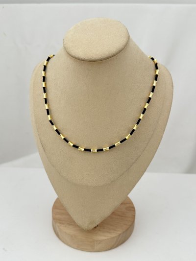 Kemik Model Siyah Boncuk Ve Plaka Sıralı Kolye (50 Cm)