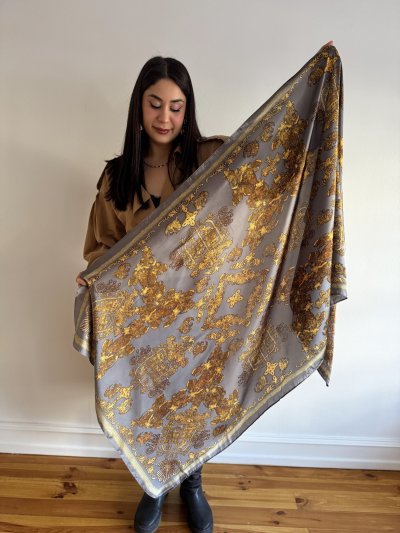 Gri Üzeri Gold Çerçeve Desen Fular. (90*180)
