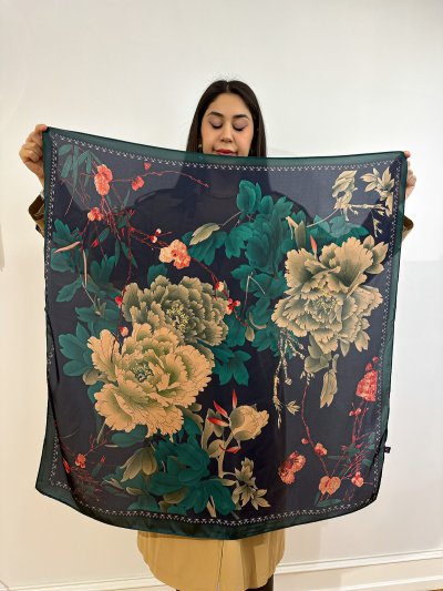 Yeşil Renk Çiçek Desen Fular (90*90)