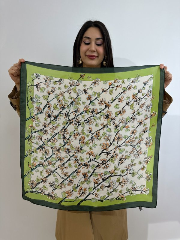 Kelebek Detaylı Yeşil Renk Fular (70*70)