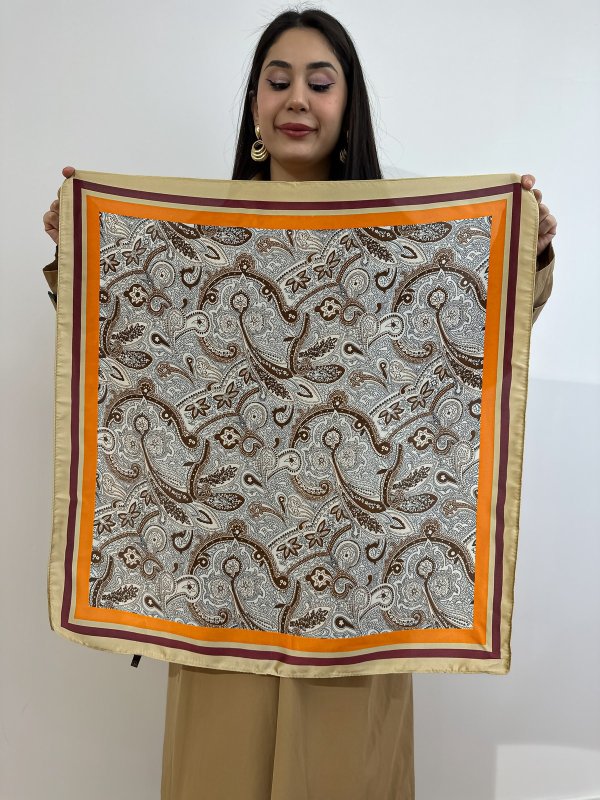 Turuncu Kenar İşleme Desen Fular (70*70)