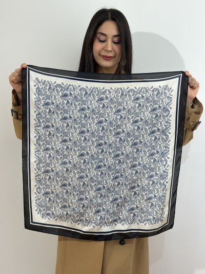 Siyah Kenar Küçük Damla Detay Fular (70*70)