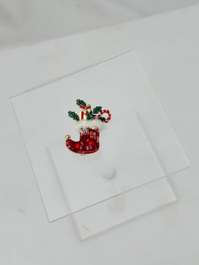 Kırmızı Boncuk Tüylü Çorap Broş