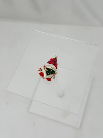Kırmızı Boncuk Detay Minimal Noel Baba Broş