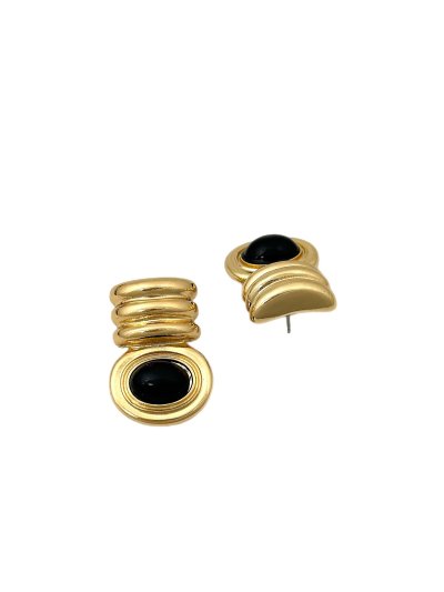 Plaka ve Oval Siyah Taş Detay Marka Küpe