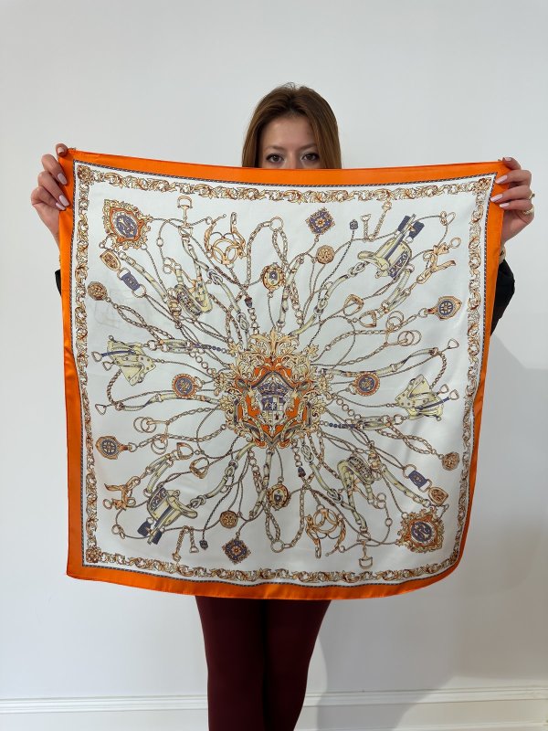 Turuncu Kenar Çoklu Zincir Detay Tasarım Fular (70*70)