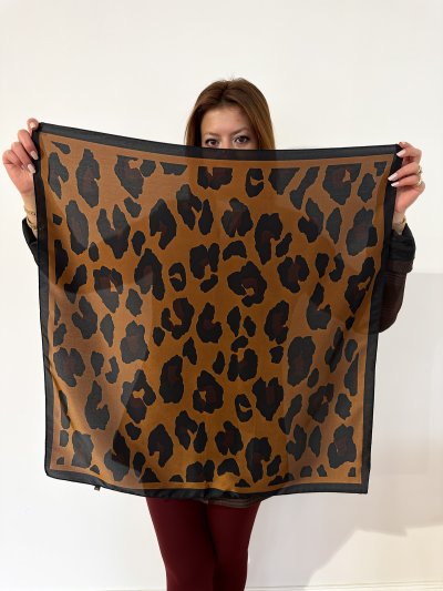 Siyah Kenar Kahverengi Leopar Desen Fular (70*70)