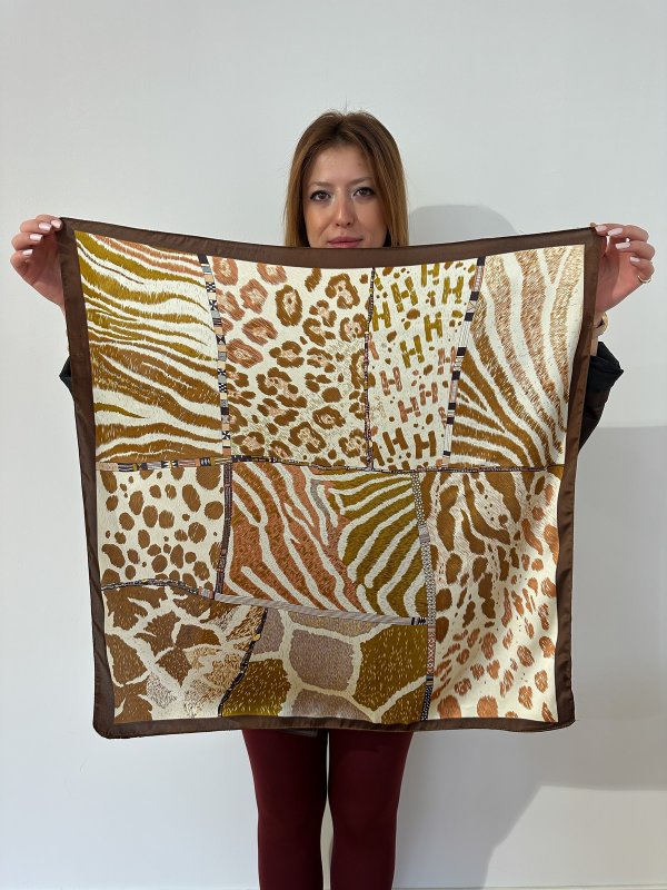 Kahverengi Kenar Çoklu Desenli Fular (70*70)