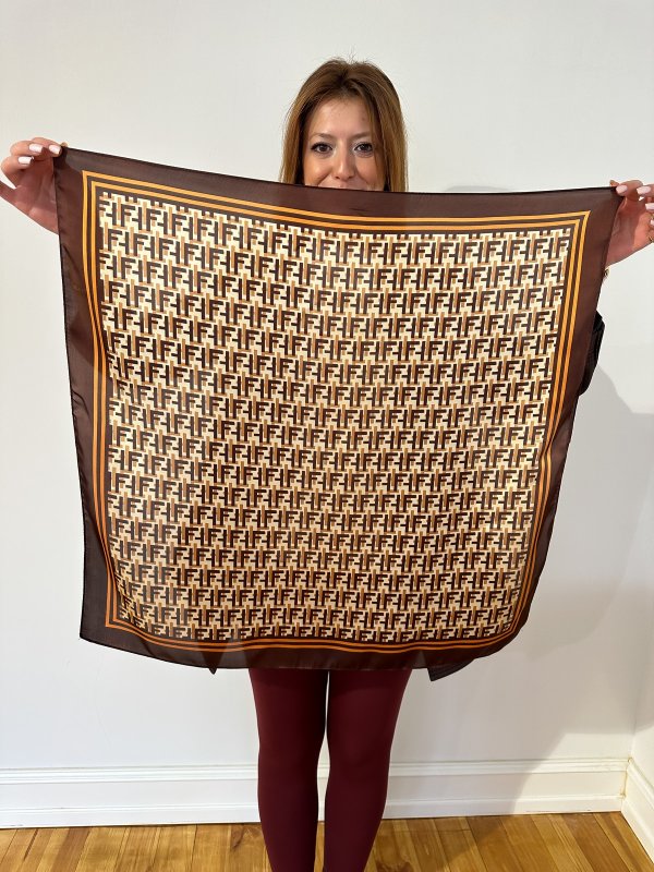 Kahverengi Kenar Marka Model Fular (70*70)