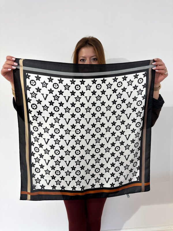 Siyah Kenar Renkli Şerit Detay Marka Model Fular (70*70)