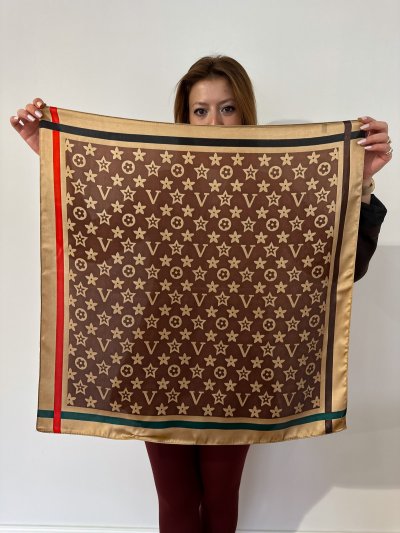 Kahverengi Kenar Renkli Şerit Detay Marka Model Fular (70*70)