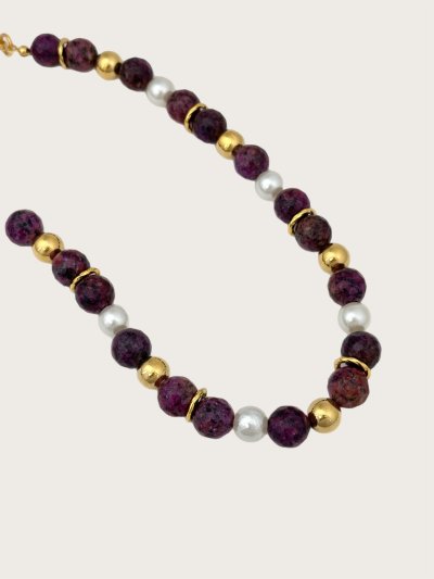 Gold Plaka Topçuk ve Biye Detay Akik Taşı Suni İnci Sıralı Kolye (50 Cm)