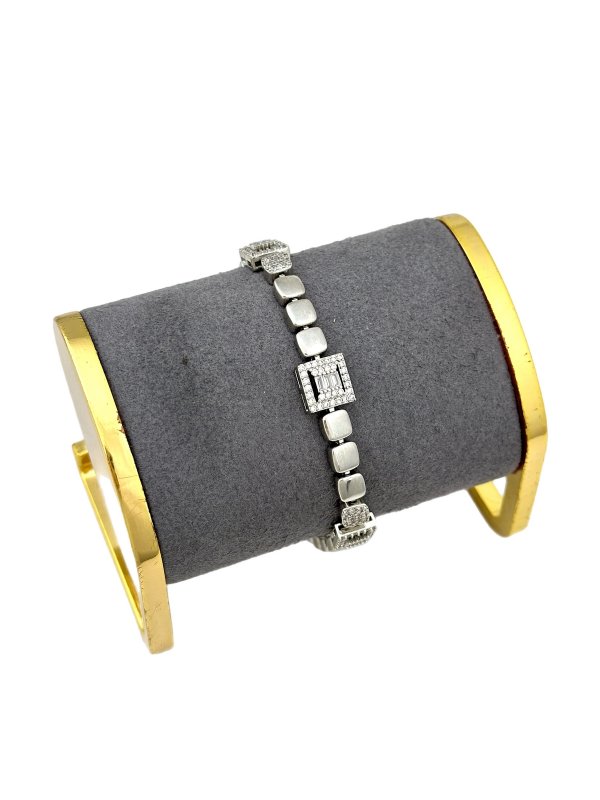 Özel Seri Bombeli Kare Plaka Sıralı Beget Taş Detay Bileklik (20 Cm)