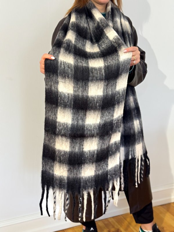 Yünlü Siyah Beyaz Damalı Şal