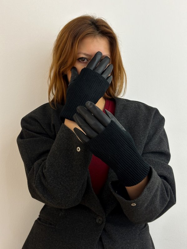 Siyah Deri Üzeri Kesik Örme Model İkili Görünüm Eldiven